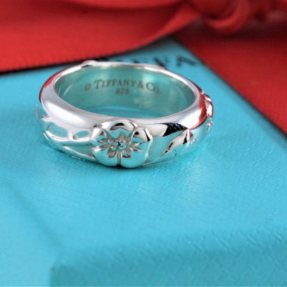 Beautiful Tiffany & Co Sterling Silver Nature Rose Band Ring - Size 5.5 - Picture 1 of 3